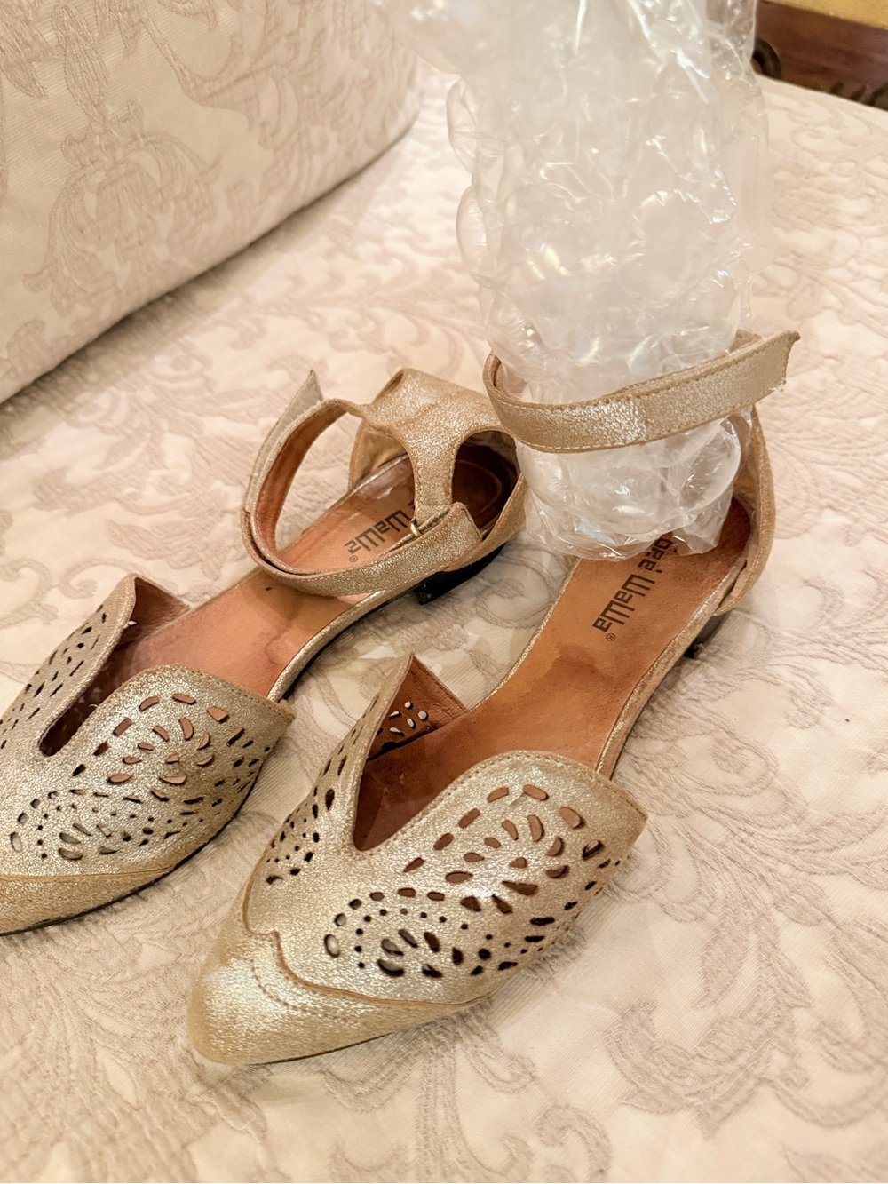 Emme Flats & Loafers Women's Gold Cutout Pointed Flats